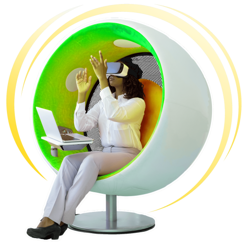 femme-concentree-testant-un-casque-vr3